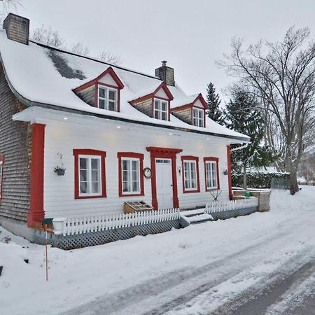 Om Chalet 1 Avec Spa Face Au Fleuve Saint-Jean 외부 사진