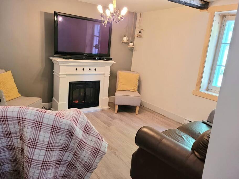 Om Chalet 1 Avec Spa Face Au Fleuve Saint-Jean 외부 사진