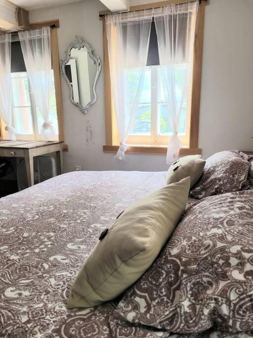 Om Chalet 1 Avec Spa Face Au Fleuve Saint-Jean 외부 사진